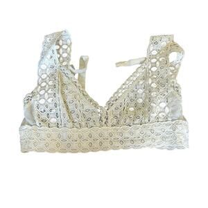 Urban Outfitters White Eyelet Crop Top Size M Cottagecore Summer